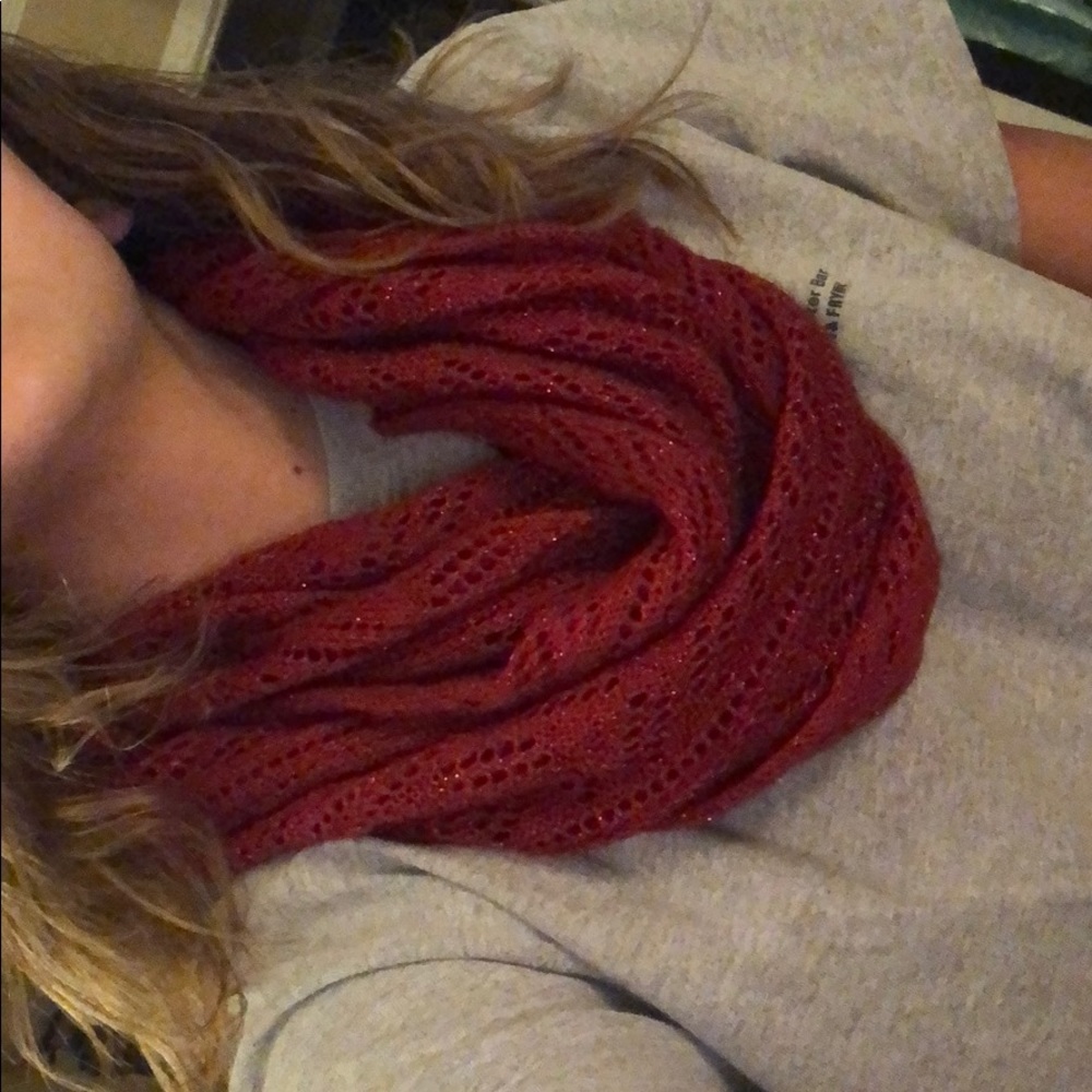 Red 🧣 WORN ONCE